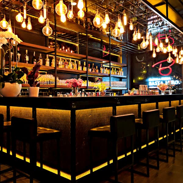 Lounge im goldenen Licht